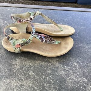 Vionic green snakeskin sandals, 8
